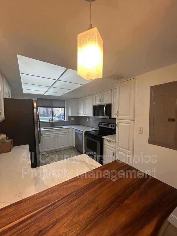 780 S Village Dr in St. Petersburg, FL - Building Photo - Building Photo