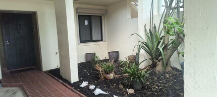 1611 Minutemen Causeway in Cocoa Beach, FL - Building Photo - Building Photo