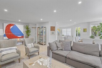 11255 NW 77th Terrace in Medley, FL - Building Photo - Building Photo