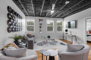 156 Camellia St in Biloxi, MS - Building Photo