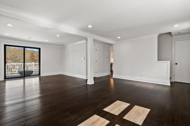 23 Nicholas Ave in Greenwich, CT - Building Photo - Building Photo