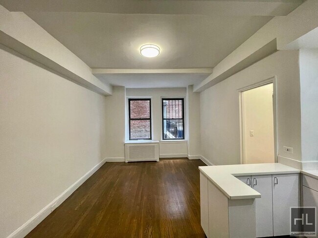 property at 140 E 46th St