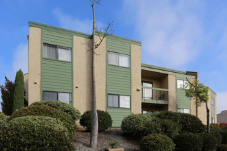 Cypress Plaza in La Mesa, CA - Foto de edificio - Building Photo