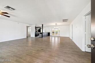 4613 S Rita Ln in Tempe, AZ - Foto de edificio - Building Photo