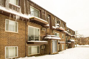 10457 Dearlove Rd in Glenview, IL - Building Photo