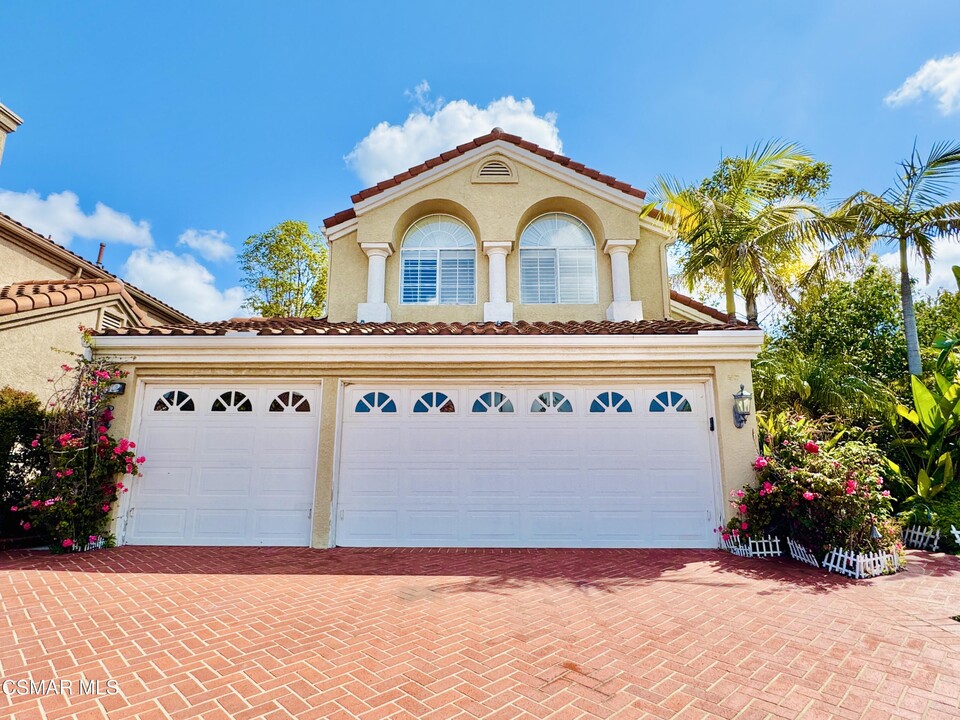 1812 Fox Springs Cir in Thousand Oaks, CA - Building Photo
