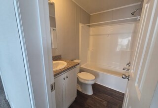 725 Oak Ln in Columbus, MI - Foto de edificio - Building Photo