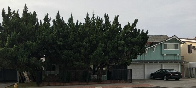 The Frontier in Reseda, CA - Foto de edificio - Building Photo