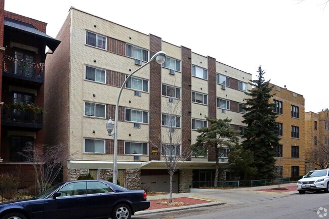 property at 736 W Buena Ave