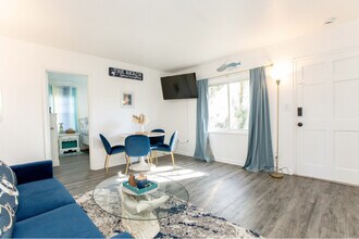 1324 Hillside Ave in Norfolk, VA - Foto de edificio - Building Photo