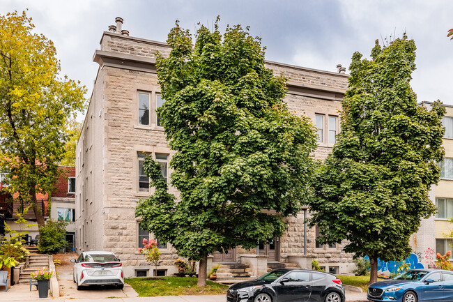 4067 Décarie Boul in Montréal, QC - Building Photo - Building Photo