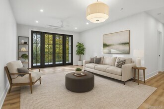 34 Clinton Ave in Dobbs Ferry, NY - Foto de edificio - Building Photo