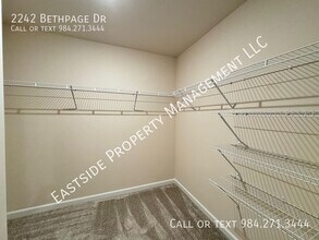 2242 Bethpage Dr in Fuquay Varina, NC - Building Photo - Building Photo