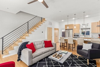 352 W 5th St in Fayetteville, AR - Foto de edificio - Building Photo