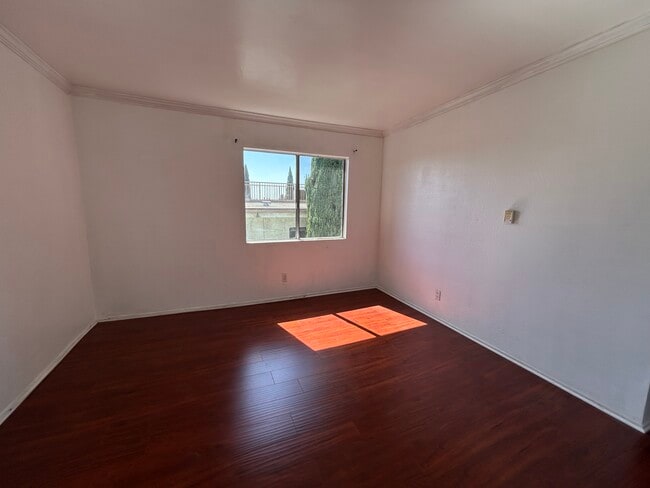 1156 N Chicago St, Unit 4 in Los Angeles, CA - Building Photo - Building Photo