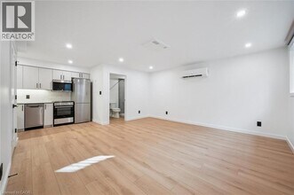 66 Union St E in Waterloo, ON - Building Photo - Building Photo