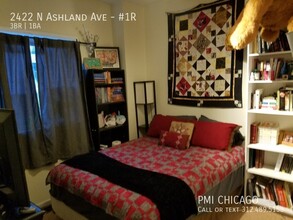 2422 N Ashland Ave in Chicago, IL - Foto de edificio - Building Photo
