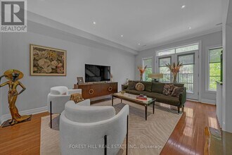 107 Pleasant Blvd in Toronto, ON - Building Photo - Building Photo