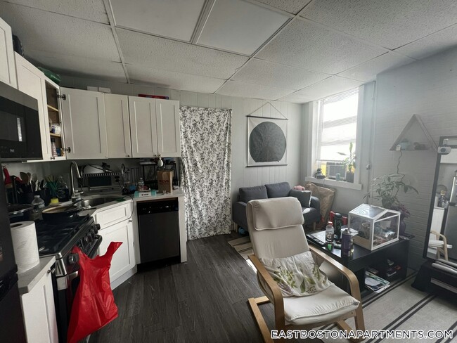 273 Maverick St in Boston, MA - Building Photo - Building Photo