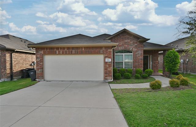 916 Iona Dr in Fort Worth, TX - Foto de edificio