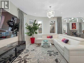 96 Trammel Dr in Vaughan, ON - Building Photo - Building Photo