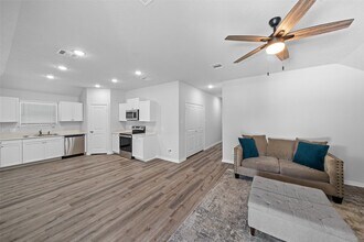 1434 25th St in Hempstead, TX - Building Photo - Building Photo