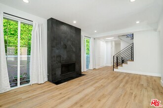 5923 Etiwanda Ave in Los Angeles, CA - Building Photo - Building Photo