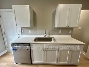 576 E Fall Creek Pkwy N Dr in Indianapolis, IN - Building Photo - Building Photo