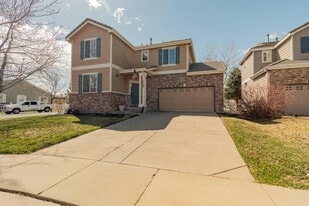 1245 S Flatrock Cir in Aurora, CO - Building Photo