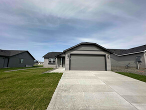 506 Bing St in Grandview, WA - Building Photo - Building Photo