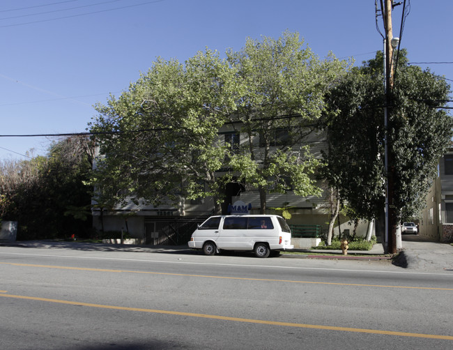 13561 Moorpark St in Sherman Oaks, CA - Building Photo - Building Photo