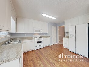 5876 Colonnade Dr in Rex, GA - Building Photo - Building Photo