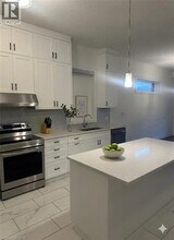 681 Benninger Dr in Kitchener, ON - Building Photo - Building Photo