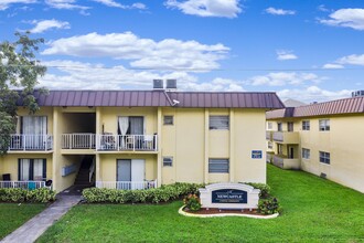 Newcastle Apartments in Fort Lauderdale, FL - Foto de edificio - Primary Photo