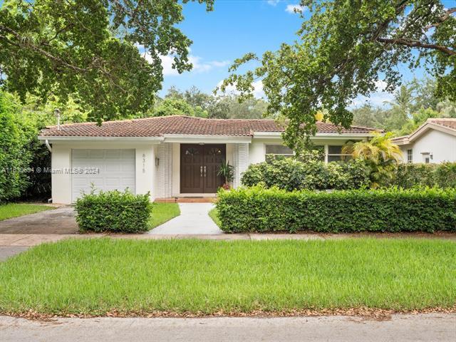 6315 Cellini St in Coral Gables, FL - Foto de edificio