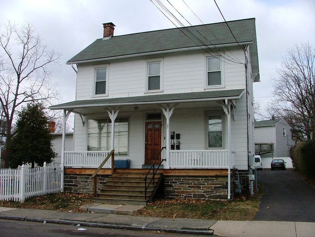 27 E Walnut St in Sellersville, PA - Building Photo - Building Photo