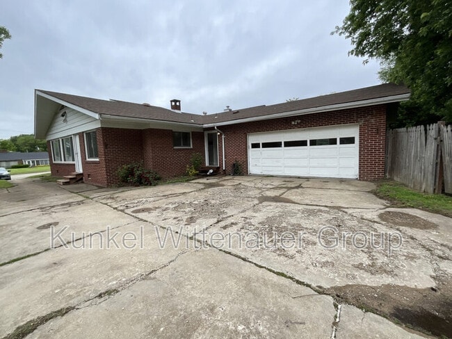 7911 W Main St in Belleville, IL - Building Photo - Building Photo