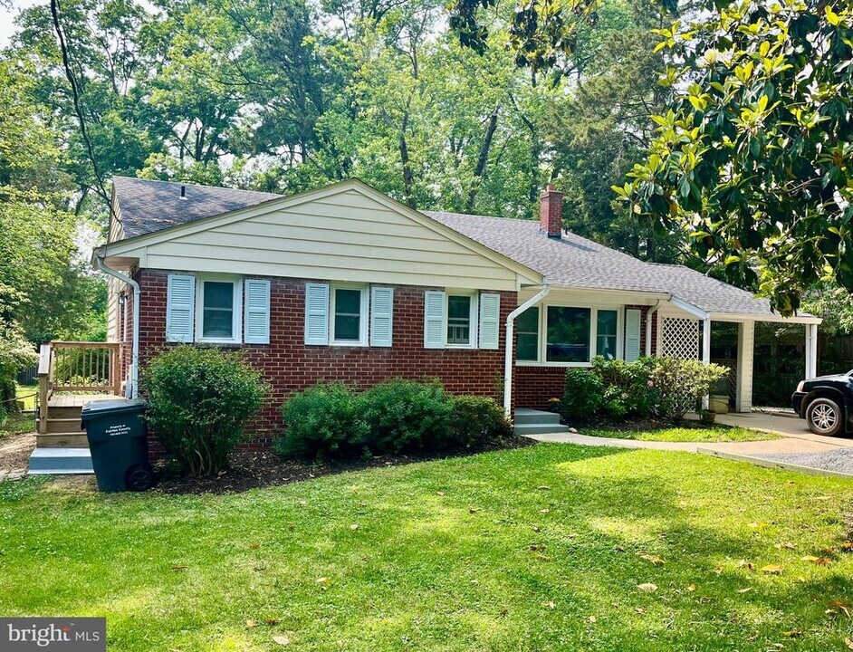 9012 Vernon View Dr in Alexandria, VA - Building Photo
