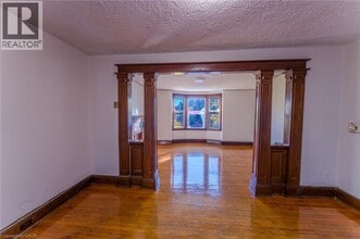 1369 Main St E in Hamilton, ON - Building Photo - Building Photo