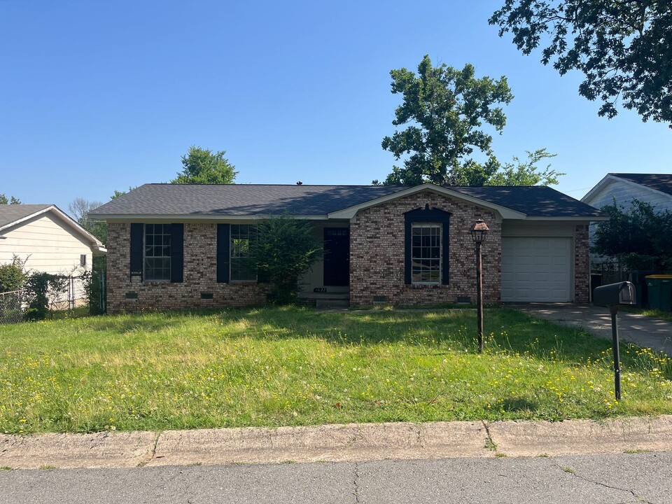 4822 Greenfield Dr in Little Rock, AR - Building Photo