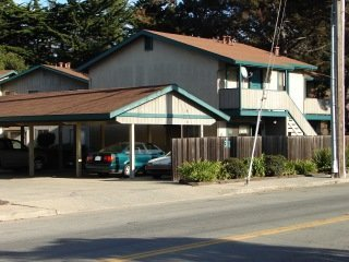 311 Casa Verde in Monterey, CA - Foto de edificio