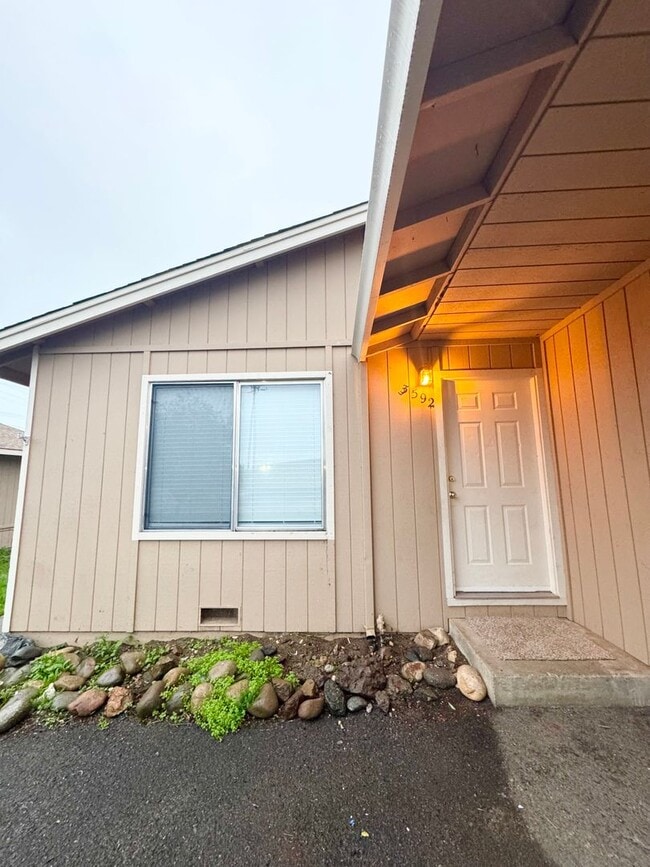 3592 Railroad Ave in Redding, CA - Building Photo - Building Photo