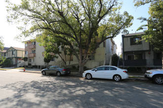 456 Myrtle St in Glendale, CA - Foto de edificio - Building Photo