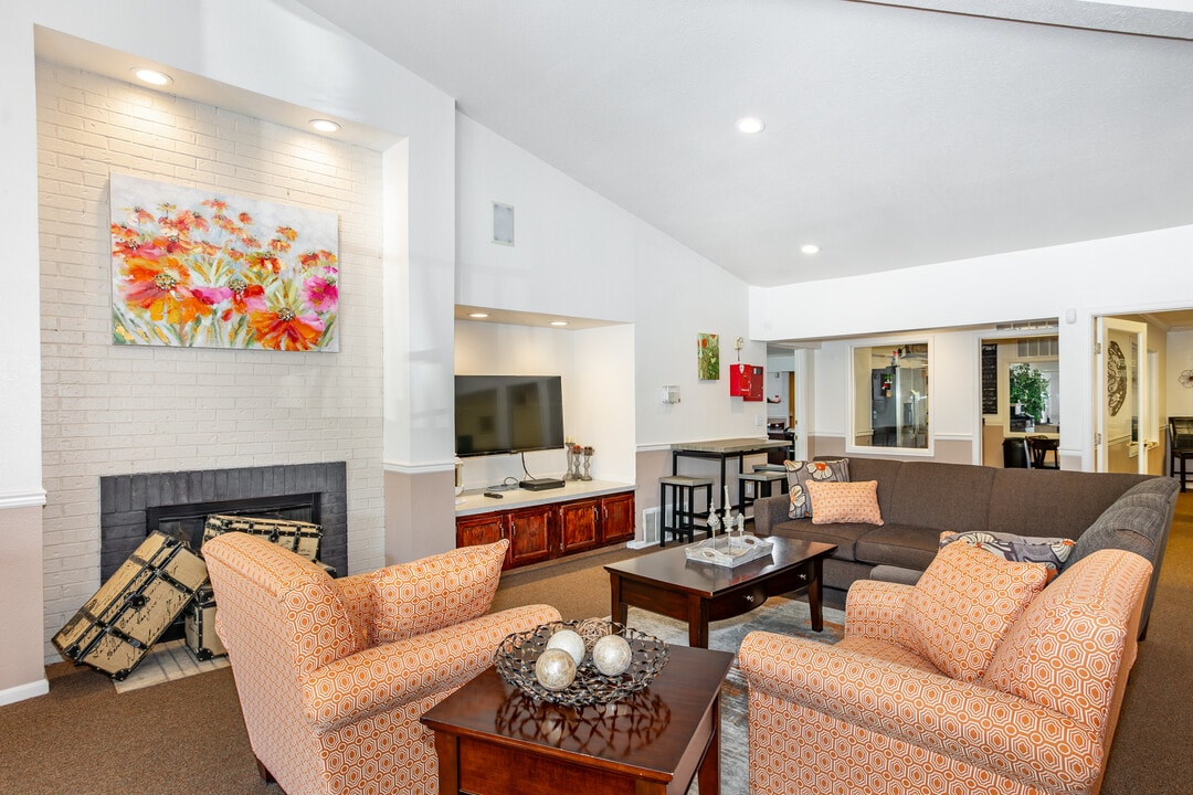 Creekside At Amherst Apartments in Denver, CO - Building Photo