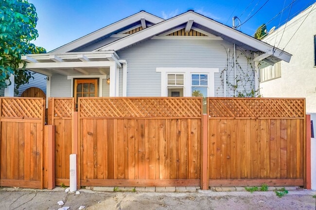 719-725 E 5th St in Long Beach, CA - Building Photo - Building Photo