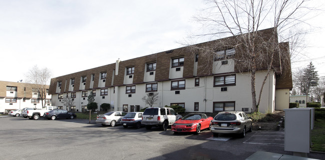 Buttonwood Village Apartments in Blackwood, NJ - Building Photo - Building Photo