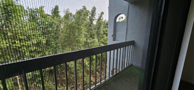 2050 N Congress Ave in West Palm Beach, FL - Building Photo - Building Photo