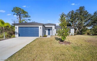 2816 Barry Rd in North Port, FL - Building Photo