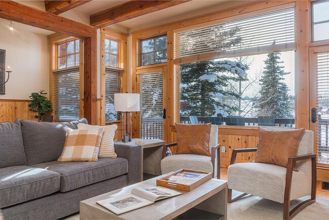 215 Double Eagle Dr in Mountain Village, CO - Building Photo - Building Photo