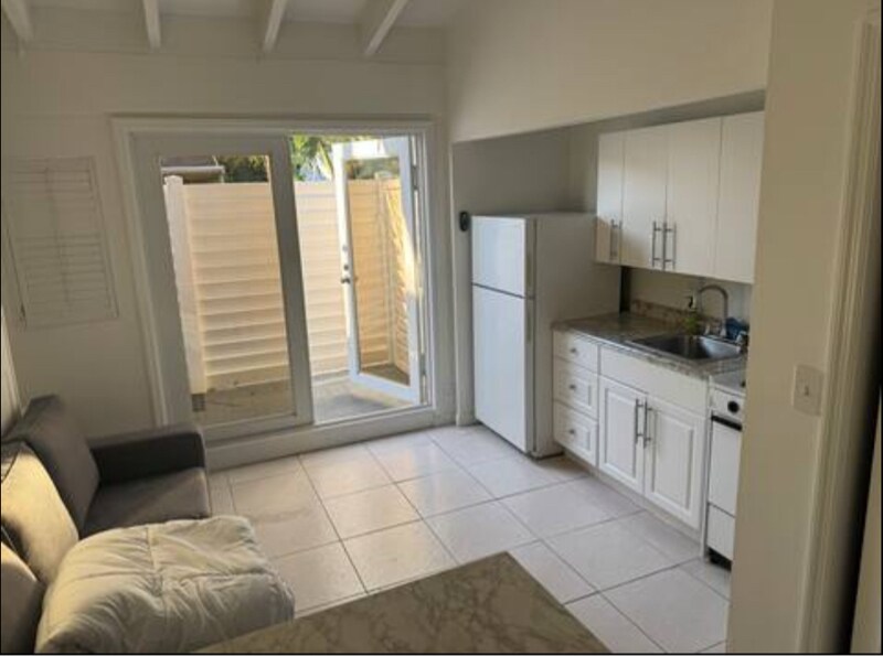1517 NE 27th St in Wilton Manors, FL - Building Photo
